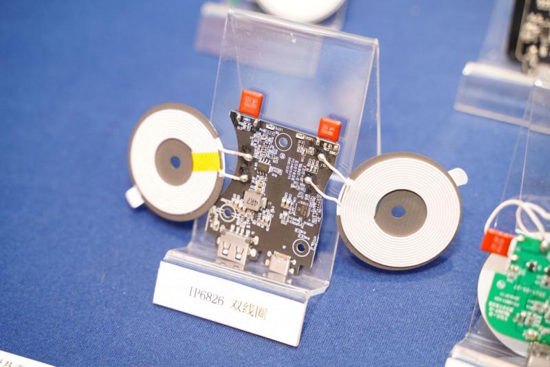 伟德客户端app下载安装教程图片在无线充展会提供的15W双线圈无线充TX方案测试板